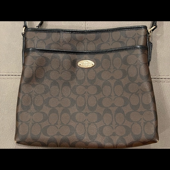 SOLD! Coach Crossbody bag, signature Canvas - Picture 4 of 14